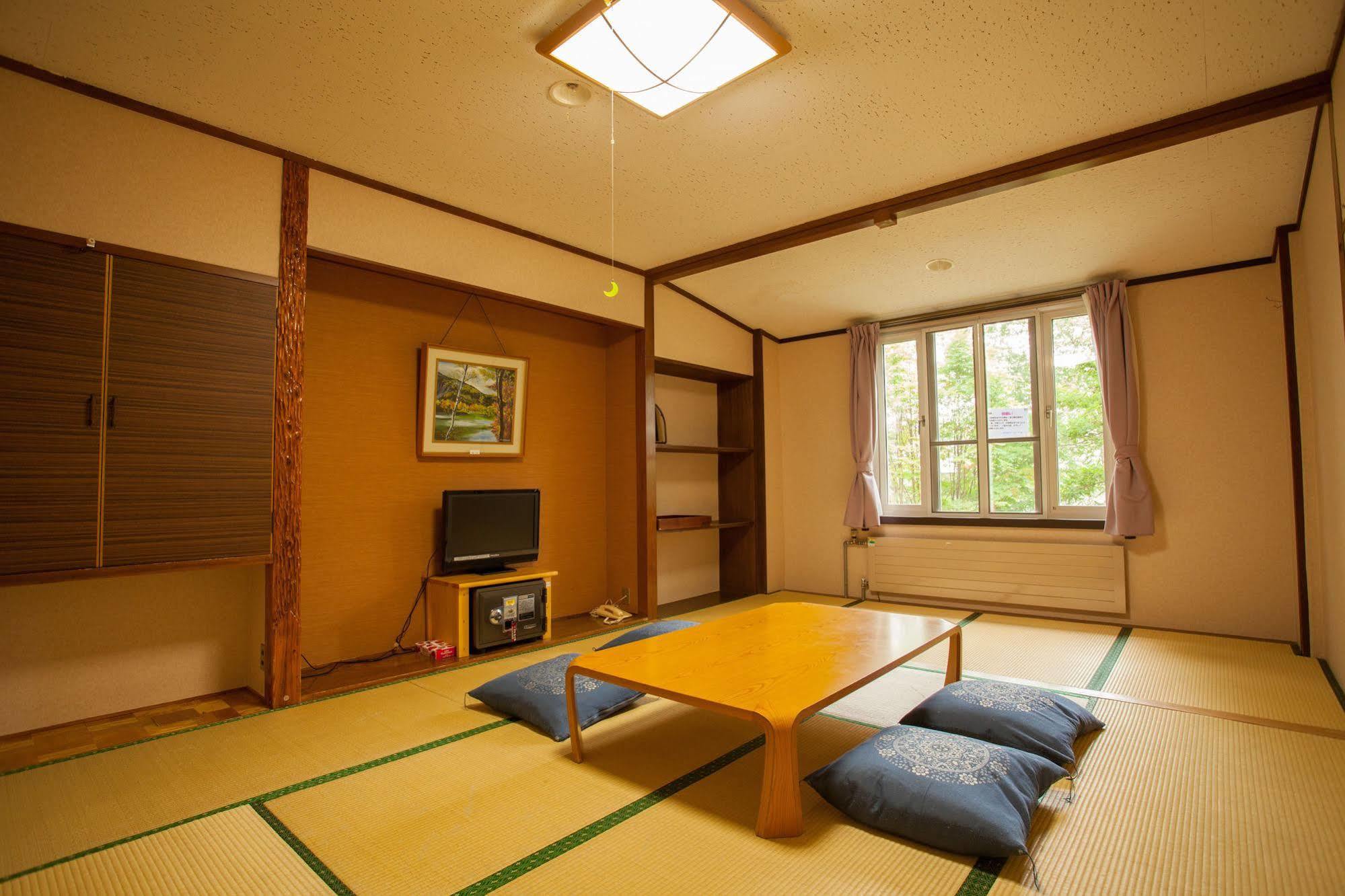 Hotel Mutsumi Shiga Kogen Buitenkant foto